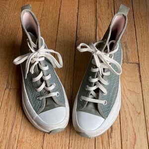 Converse All Star tennis shoes women’s 6, light green